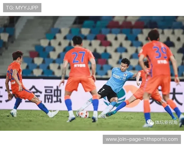 禁区内抢点头槌破网，为球队夺得关键三分