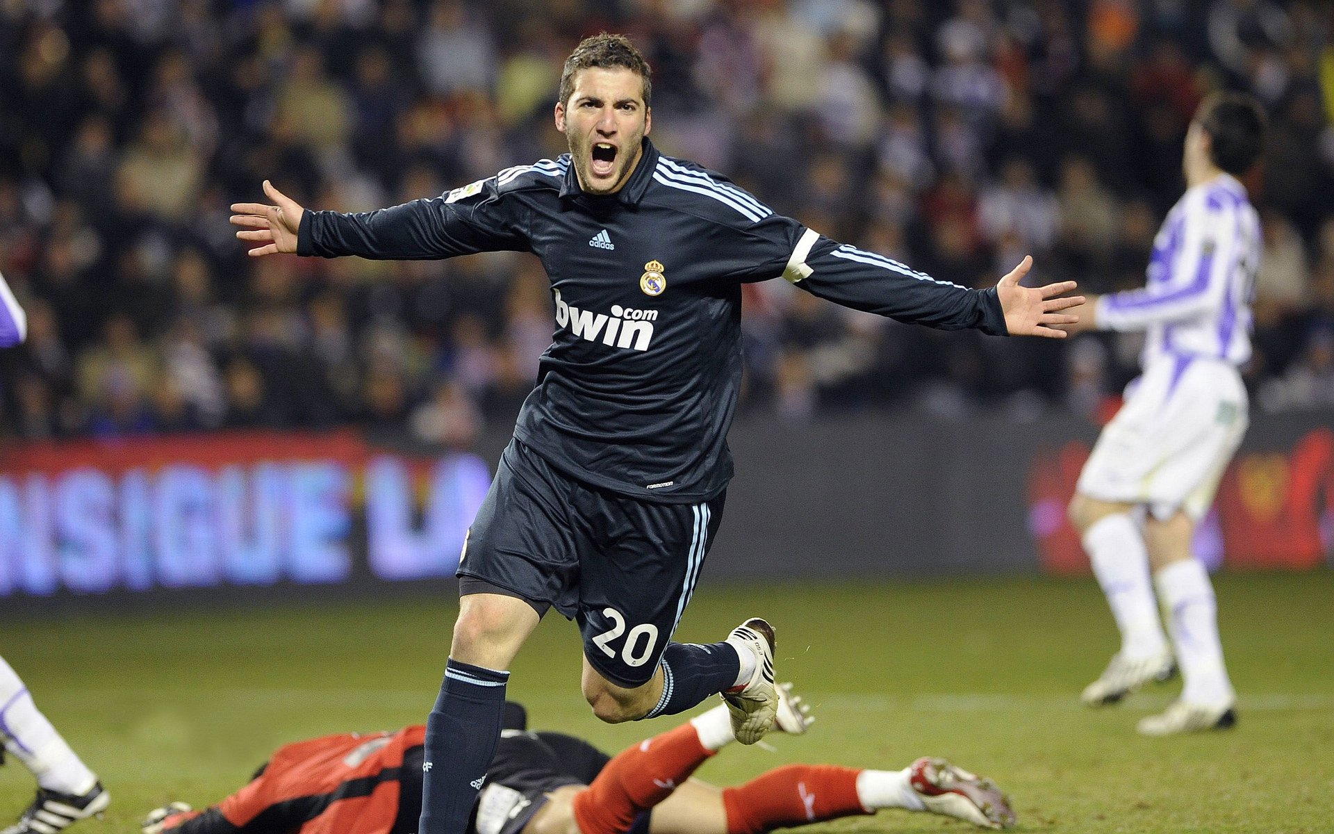 欧冠八强：那不勒斯与米兰内战平分秋色 意甲全面回暖